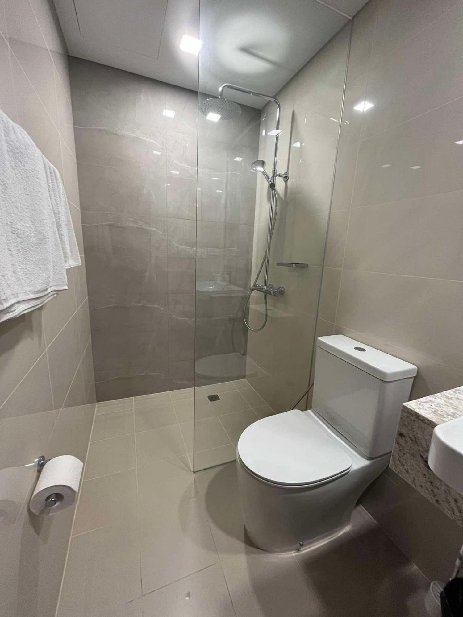 Park Mckinley West Unit 9y Tower B * Manila
